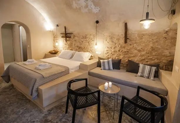 Superior Cellar with Outdoor Hot Tub