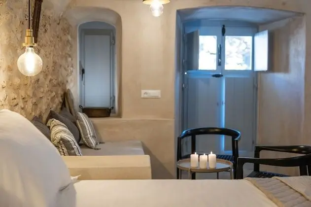Superior Cellar with Outdoor Hot Tub