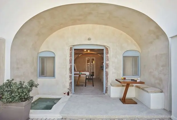 Superior Cellar with Outdoor Hot Tub