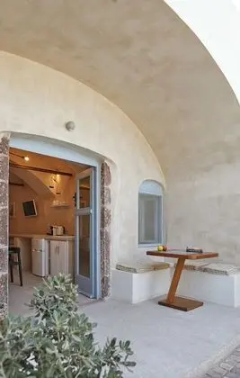 Superior Cellar with Outdoor Hot Tub