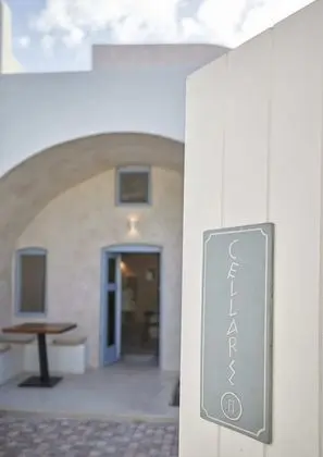 Superior Cellar with Outdoor Hot Tub