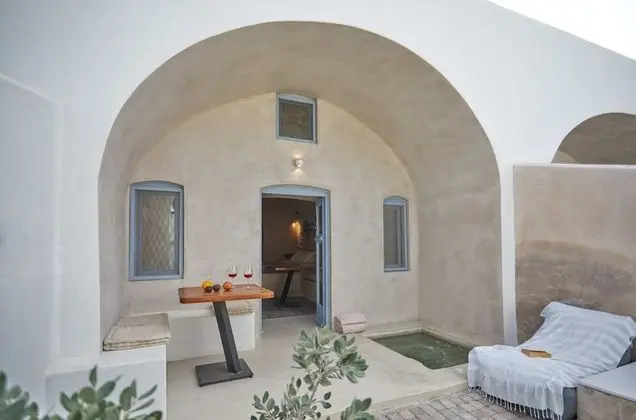 Superior Cellar with Outdoor Hot Tub