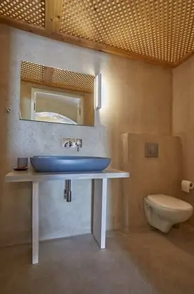 Superior Cellar with Outdoor Hot Tub