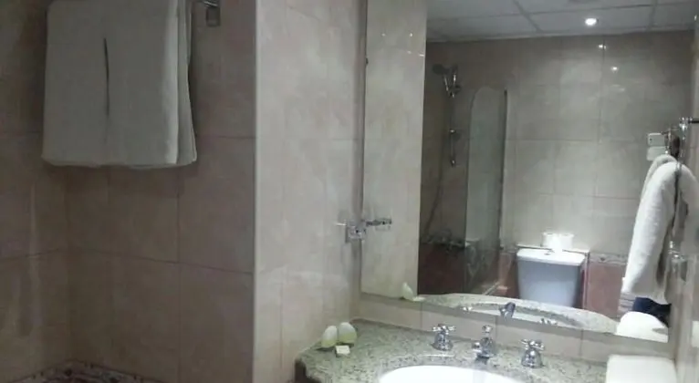 Büyük Yataklı Tek Kişilik Oda
