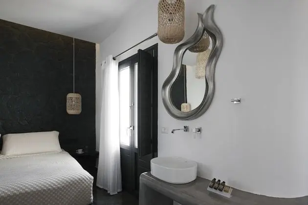 Elegant Suite with outdoor heated private Jacuzzi