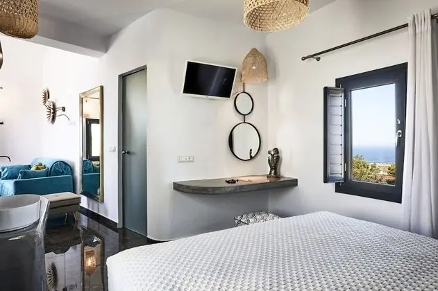 Elegant Suite with outdoor heated private Jacuzzi