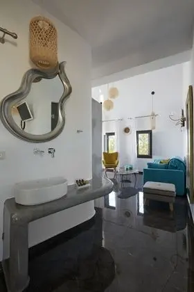 Elegant Suite with outdoor heated private Jacuzzi