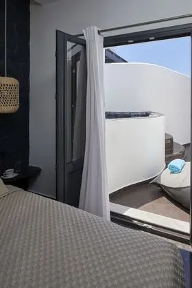 Elegant Suite with outdoor heated private Jacuzzi
