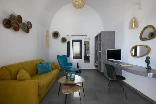 Elegant Suite with outdoor heated private Jacuzzi