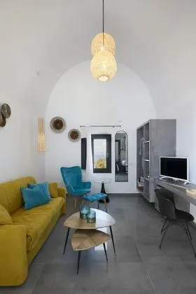 Elegant Suite with outdoor heated private Jacuzzi