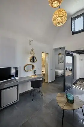 Elegant Suite with outdoor heated private Jacuzzi