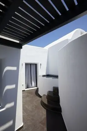 Elegant Suite with outdoor heated private Jacuzzi