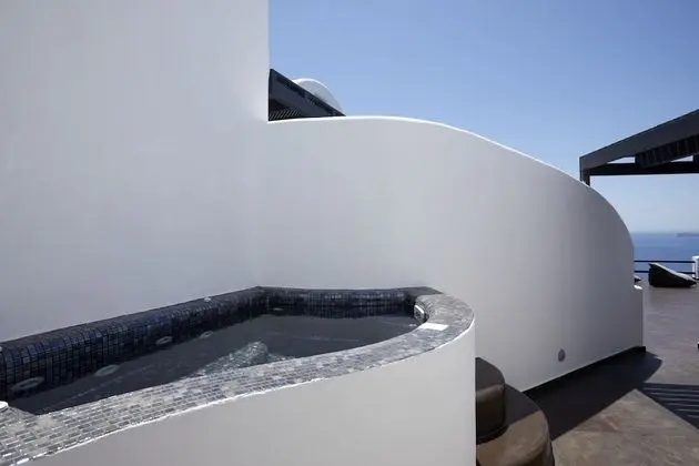 Elegant Suite with outdoor heated private Jacuzzi