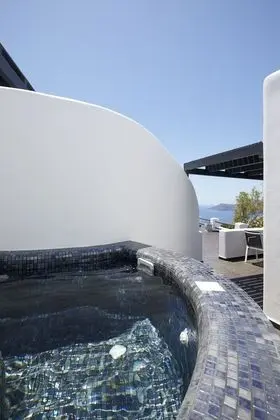 Elegant Suite with outdoor heated private Jacuzzi