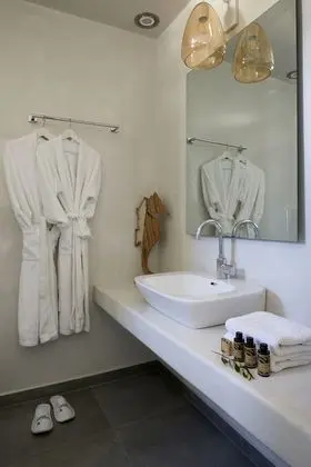 Elegant Suite with outdoor heated private Jacuzzi