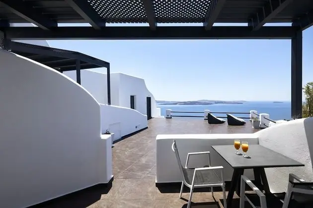 Elegant Suite with outdoor heated private Jacuzzi