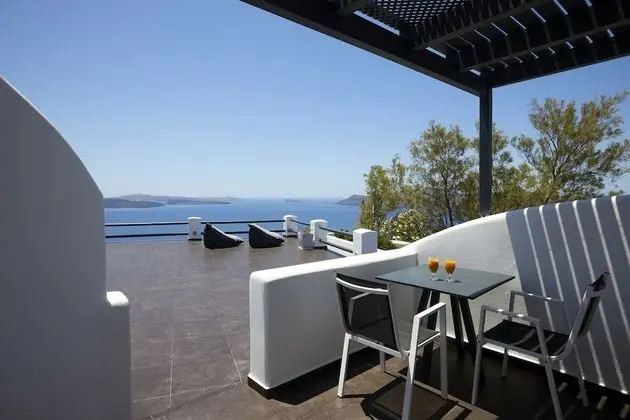Elegant Suite with outdoor heated private Jacuzzi