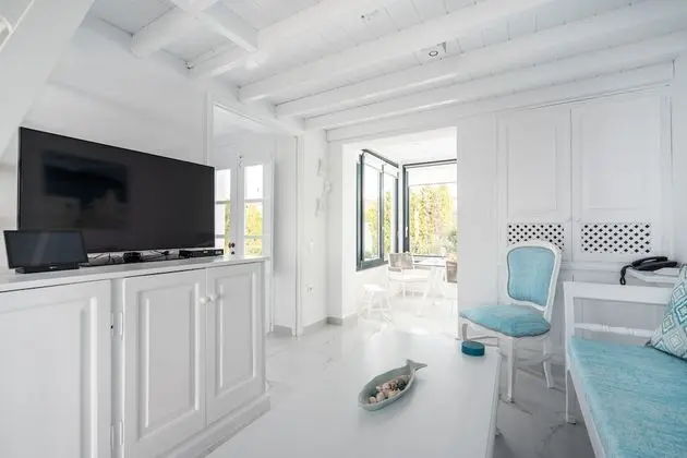DIAMOND: 4 Bedroom Villa Sunset & Sea View with Private Pool & Hot Tub