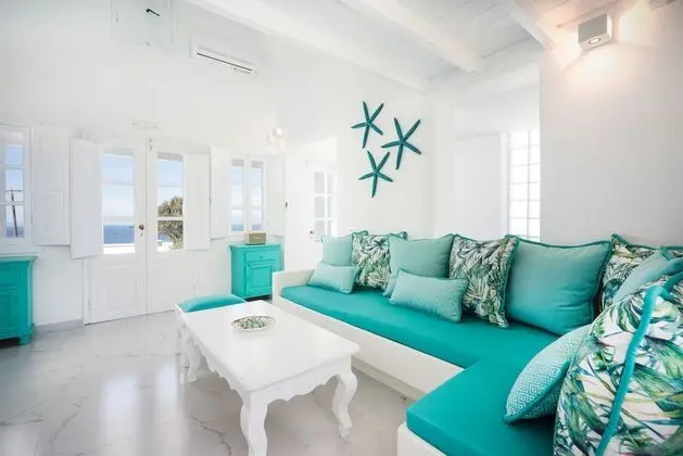 EMERALD: 3 Bedroom Villa Sunset & Sea View with Private Pool & Hot Tub