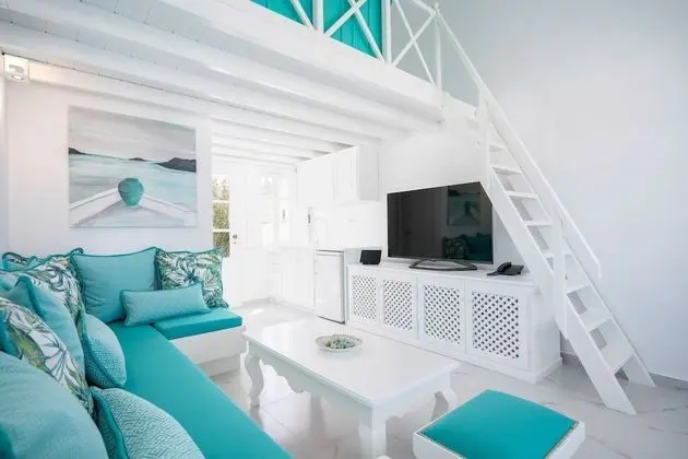 EMERALD: 3 Bedroom Villa Sunset & Sea View with Private Pool & Hot Tub