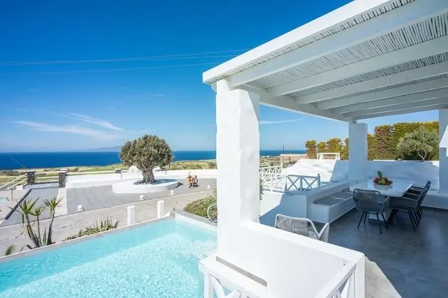 EMERALD: 3 Bedroom Villa Sunset & Sea View with Private Pool & Hot Tub