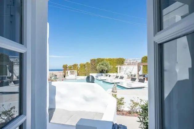 EMERALD: 3 Bedroom Villa Sunset & Sea View with Private Pool & Hot Tub