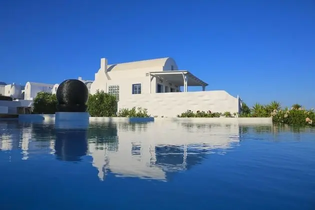 EMERALD: 3 Bedroom Villa Sunset & Sea View with Private Pool & Hot Tub