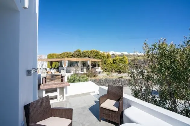 EMERALD: 3 Bedroom Villa Sunset & Sea View with Private Pool & Hot Tub