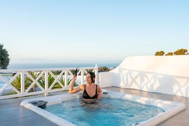 EMERALD: 3 Bedroom Villa Sunset & Sea View with Private Pool & Hot Tub