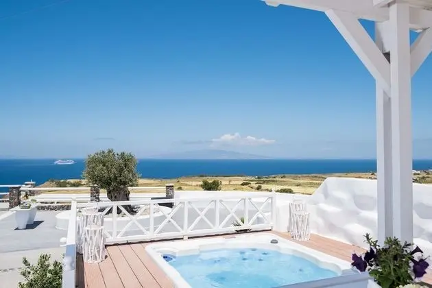 EMERALD: 3 Bedroom Villa Sunset & Sea View with Private Pool & Hot Tub