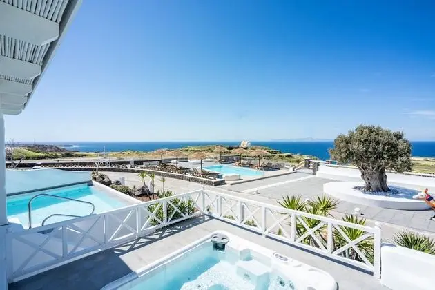 EMERALD: 3 Bedroom Villa Sunset & Sea View with Private Pool & Hot Tub