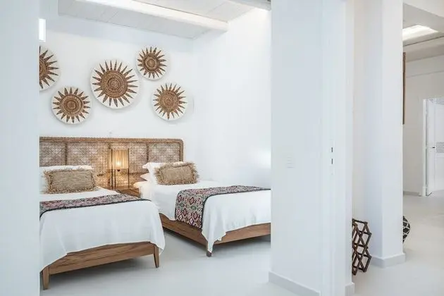 SWINGING SUNSET: 3 Bedroom Villa Sunset & Sea View with Private Infinity Pool & Hot Tub