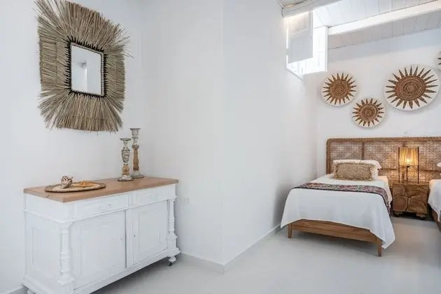 SWINGING SUNSET: 3 Bedroom Villa Sunset & Sea View with Private Infinity Pool & Hot Tub
