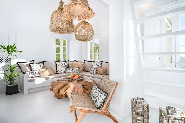 SWINGING SUNSET: 3 Bedroom Villa Sunset & Sea View with Private Infinity Pool & Hot Tub