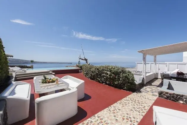 SWINGING SUNSET: 3 Bedroom Villa Sunset & Sea View with Private Infinity Pool & Hot Tub