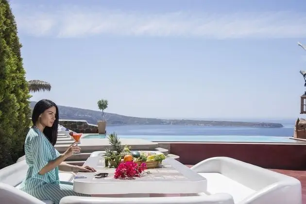 SWINGING SUNSET: 3 Bedroom Villa Sunset & Sea View with Private Infinity Pool & Hot Tub