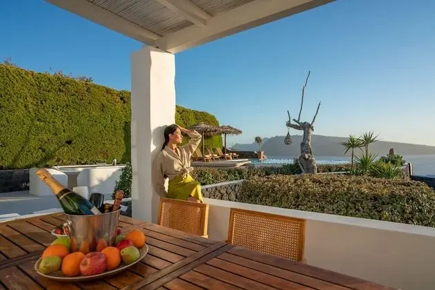 SWINGING SUNSET: 3 Bedroom Villa Sunset & Sea View with Private Infinity Pool & Hot Tub