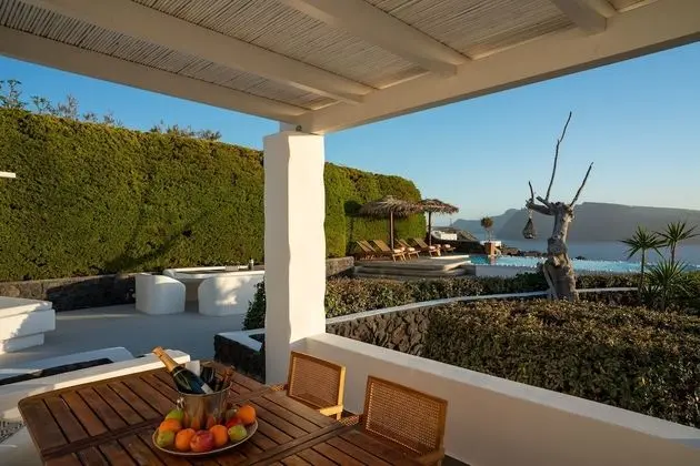 SWINGING SUNSET: 3 Bedroom Villa Sunset & Sea View with Private Infinity Pool & Hot Tub