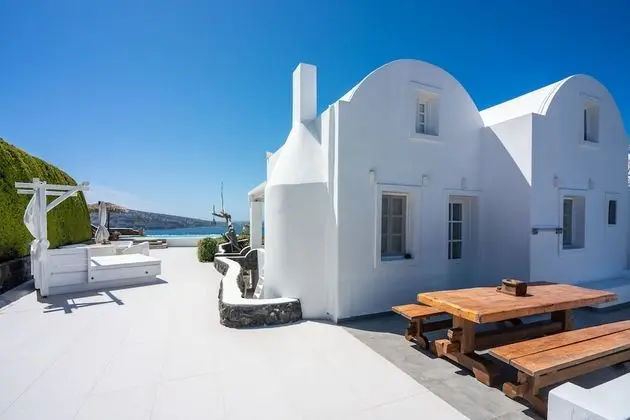 SWINGING SUNSET: 3 Bedroom Villa Sunset & Sea View with Private Infinity Pool & Hot Tub