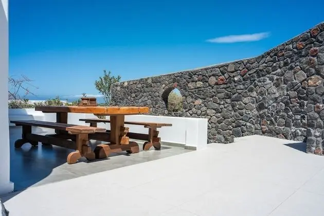 SWINGING SUNSET: 3 Bedroom Villa Sunset & Sea View with Private Infinity Pool & Hot Tub