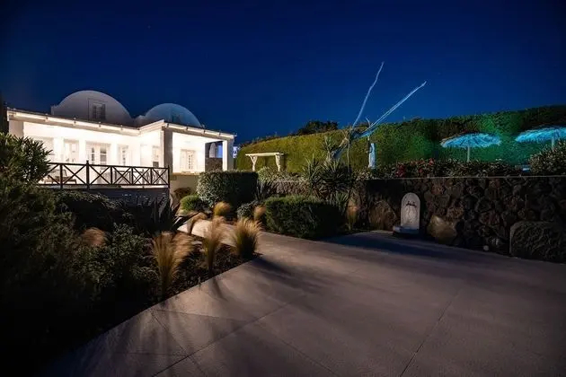 SWINGING SUNSET: 3 Bedroom Villa Sunset & Sea View with Private Infinity Pool & Hot Tub
