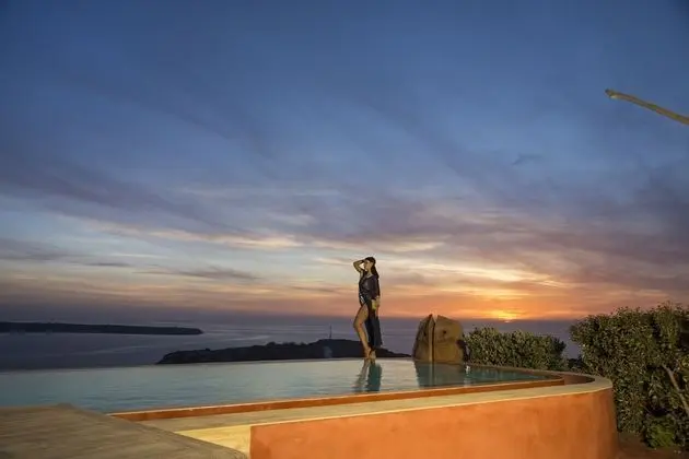 SWINGING SUNSET: 3 Bedroom Villa Sunset & Sea View with Private Infinity Pool & Hot Tub