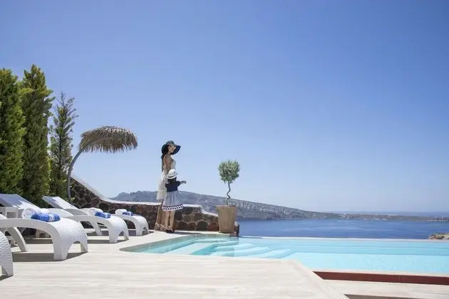 SWINGING SUNSET: 3 Bedroom Villa Sunset & Sea View with Private Infinity Pool & Hot Tub