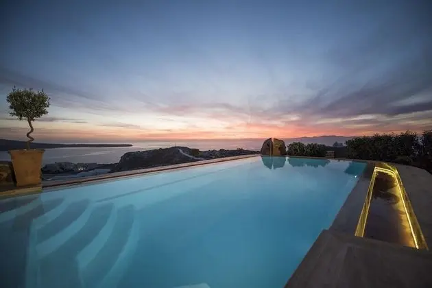 SWINGING SUNSET: 3 Bedroom Villa Sunset & Sea View with Private Infinity Pool & Hot Tub