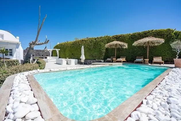 SWINGING SUNSET: 3 Bedroom Villa Sunset & Sea View with Private Infinity Pool & Hot Tub