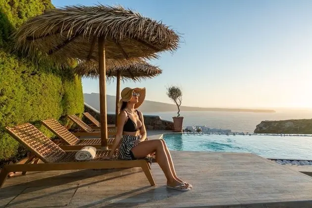 SWINGING SUNSET: 3 Bedroom Villa Sunset & Sea View with Private Infinity Pool & Hot Tub