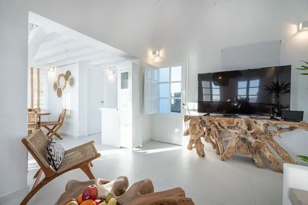 SWINGING SUNSET: 3 Bedroom Villa Sunset & Sea View with Private Infinity Pool & Hot Tub