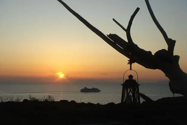 SWINGING SUNSET: 3 Bedroom Villa Sunset & Sea View with Private Infinity Pool & Hot Tub