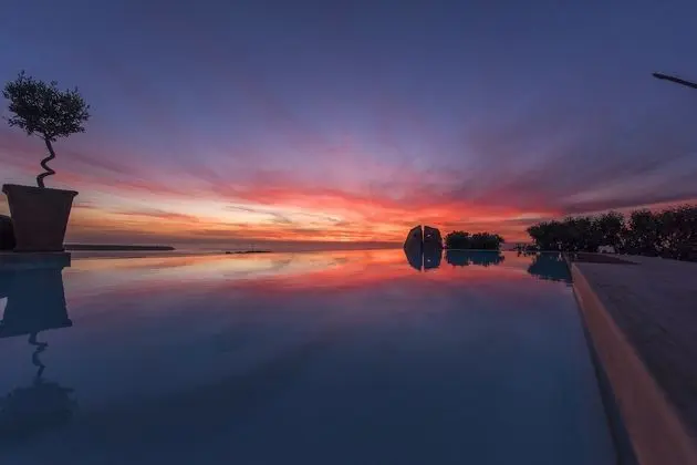 SWINGING SUNSET: 3 Bedroom Villa Sunset & Sea View with Private Infinity Pool & Hot Tub