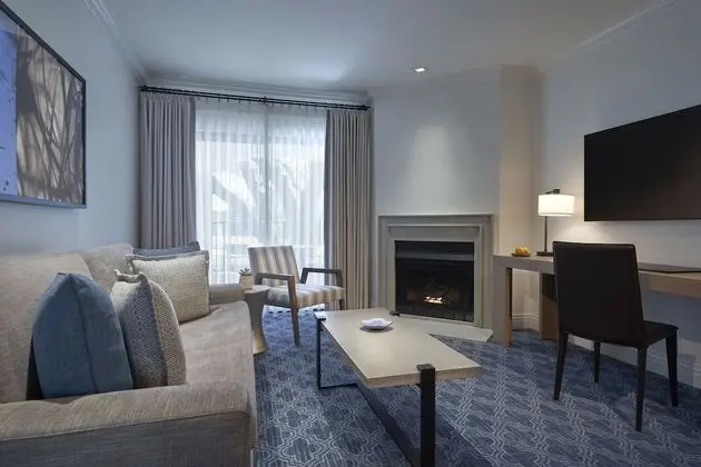 FIREPLACE SUITE - KING BED